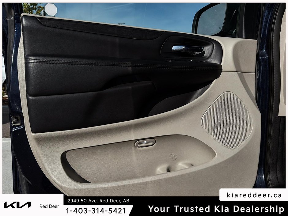 2017 Dodge Grand Caravan CVP/SXT-15