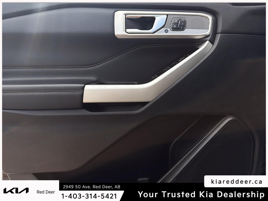2020 Ford Explorer Limited-16