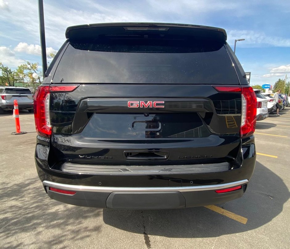 2023 GMC Yukon Denali-3