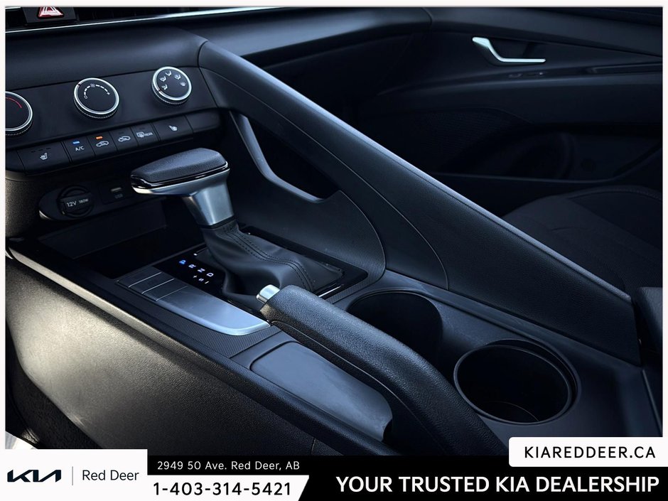 2025 Hyundai Elantra Essential-14