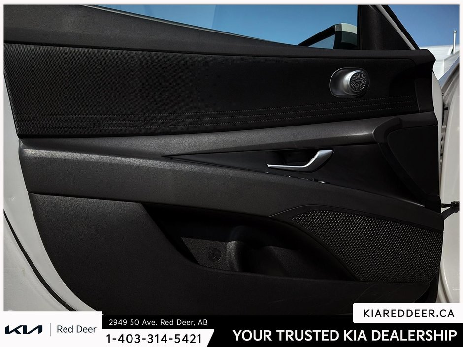 2025 Hyundai Elantra Essential-16