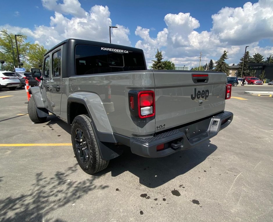 2023 Jeep Gladiator Sport S-2