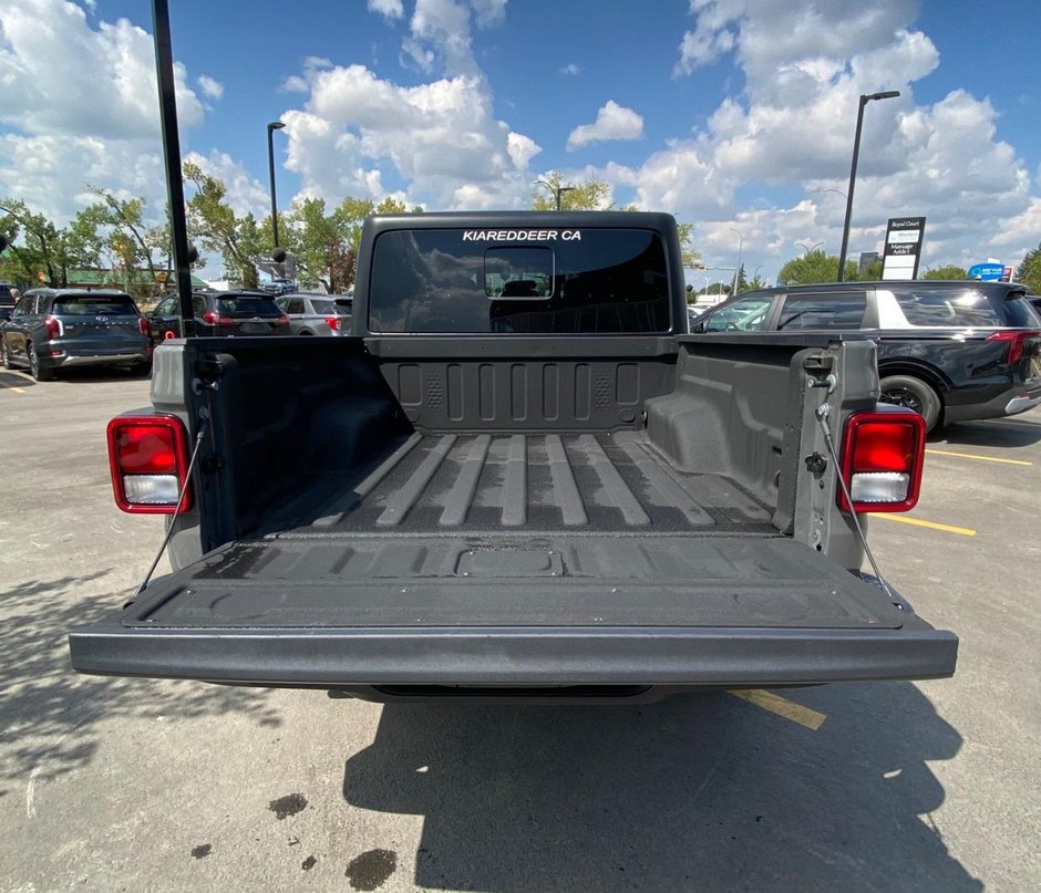 2023 Jeep Gladiator Sport S-18