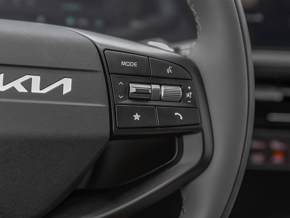 2025 Kia EV6 Land AWD w/ Premium Pkg-13