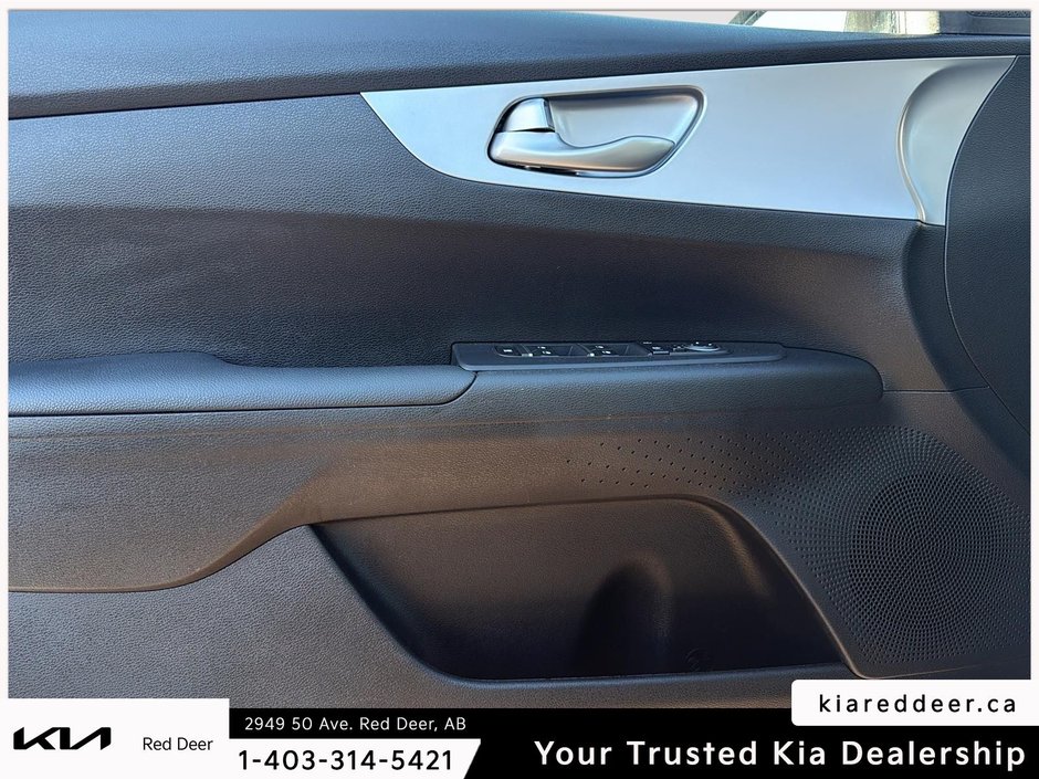 2023 Kia Forte LX-17