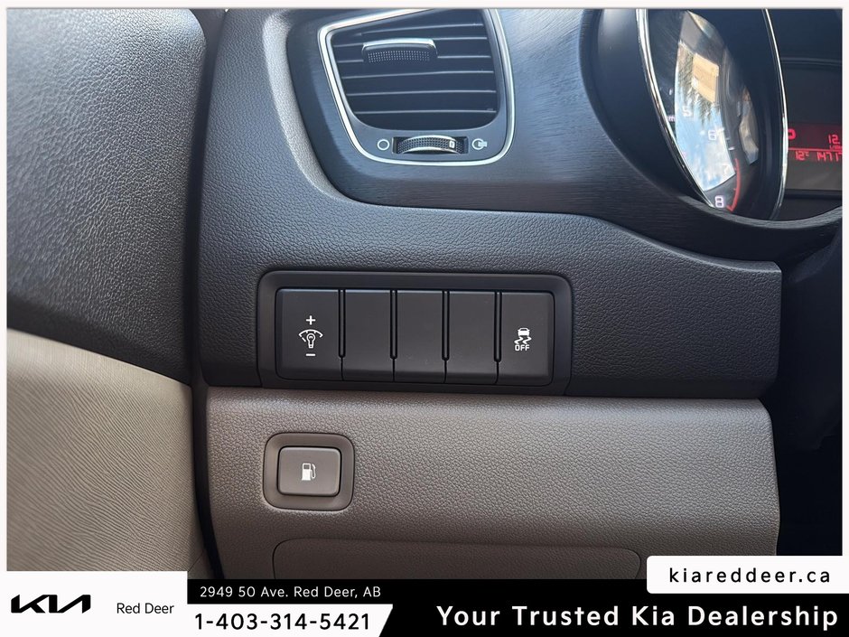 2016 Kia Sedona LX-16