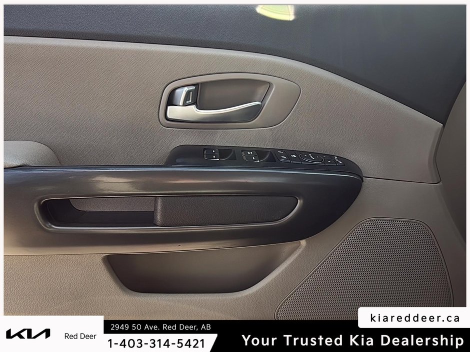 2016 Kia Sedona LX-17