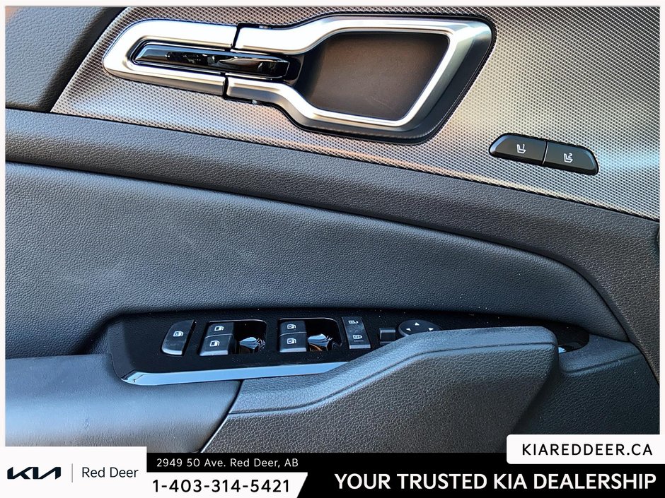 2025 Kia SPORTAGE PHEV SX - Black Interior-17