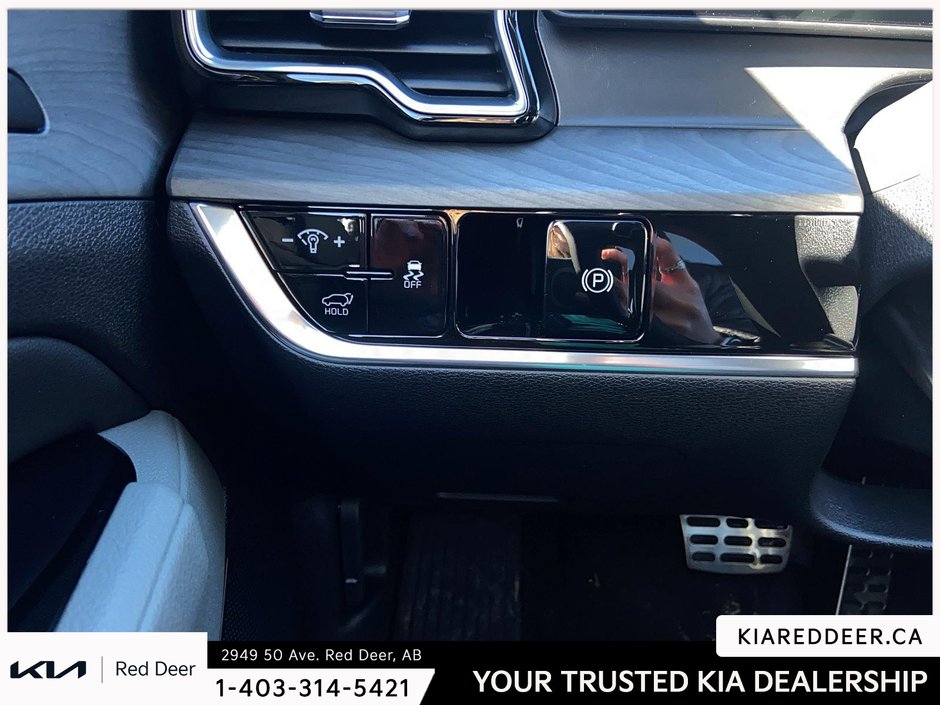 2025 Kia Sportage X-Line Limited - Green Interior-16