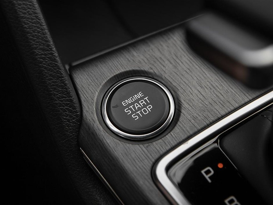 2026 Kia Sportage X-Line Remote Start | Wireless Charger | Heated Seats |Heated Wheel | Kia Connect | Push Start | Roof Rails