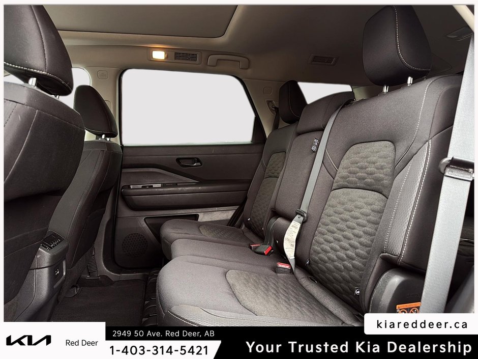 2024 Nissan Pathfinder SV-18