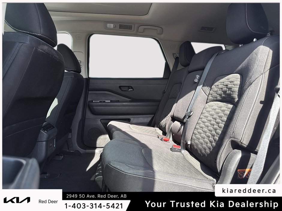 2024 Nissan Pathfinder SV-18