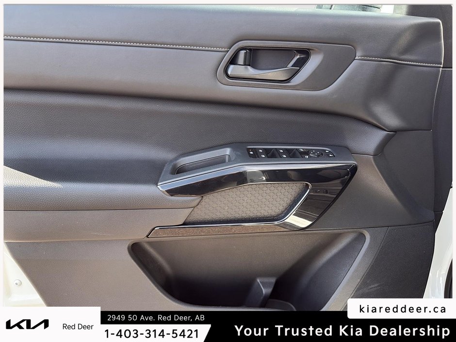 2024 Nissan Pathfinder SV-17