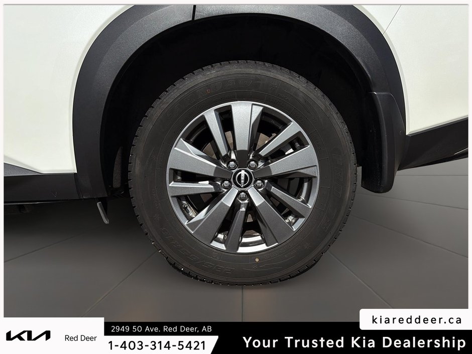 2024 Nissan Pathfinder SV-8