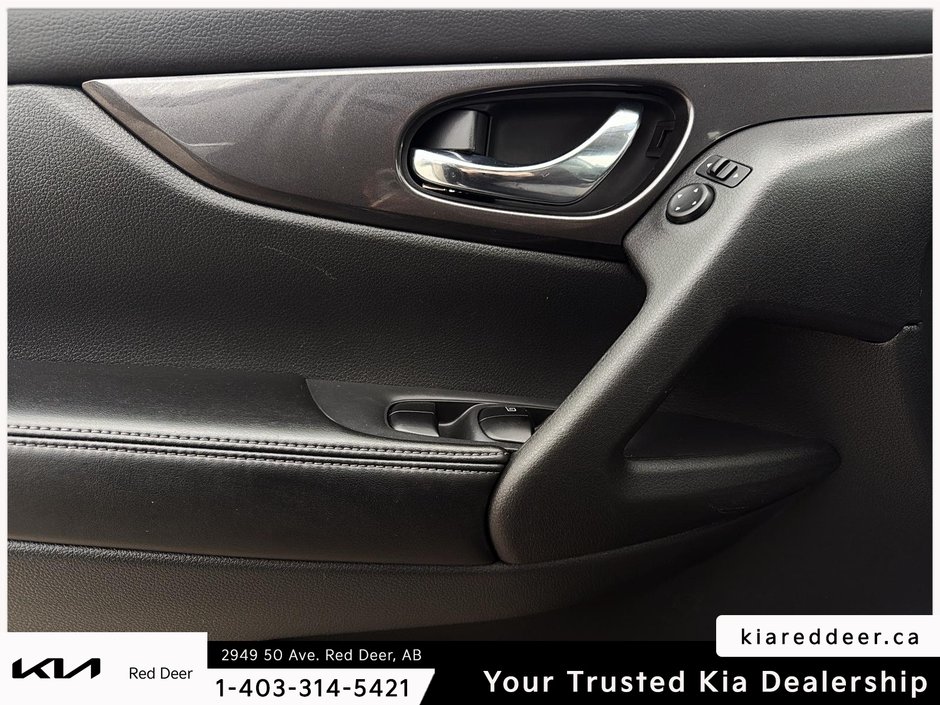 2019 Nissan Rogue S-17