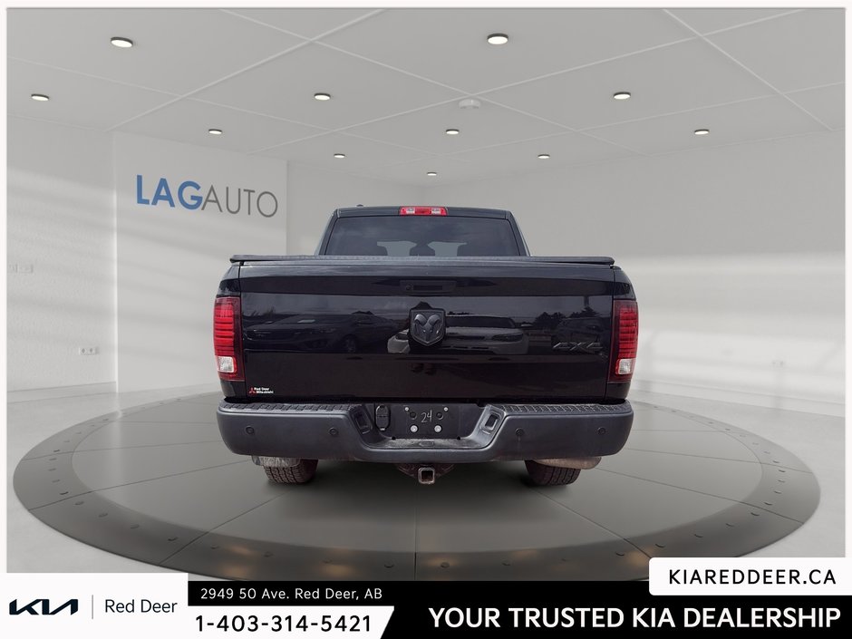 2022 Ram 1500 Classic Warlock-3