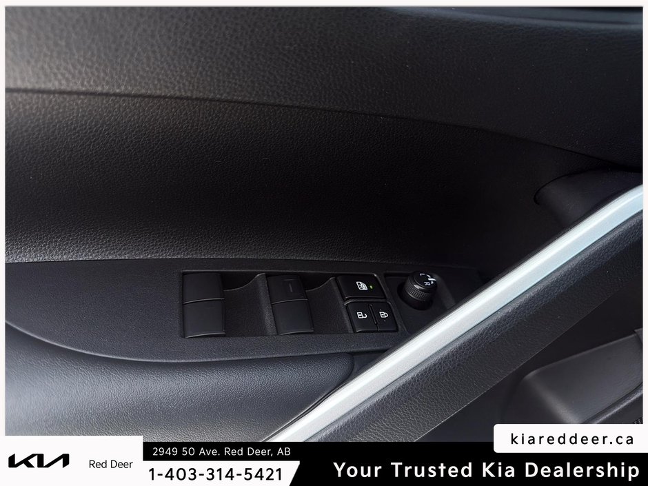 2024 Toyota Corolla Cross LE-17