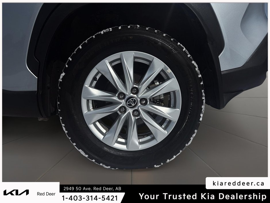 2024 Toyota Corolla Cross LE-8