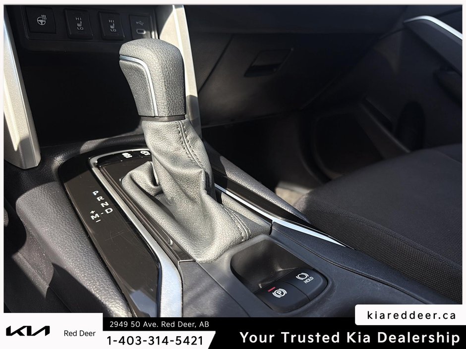 2024 Toyota Corolla Cross LE-15