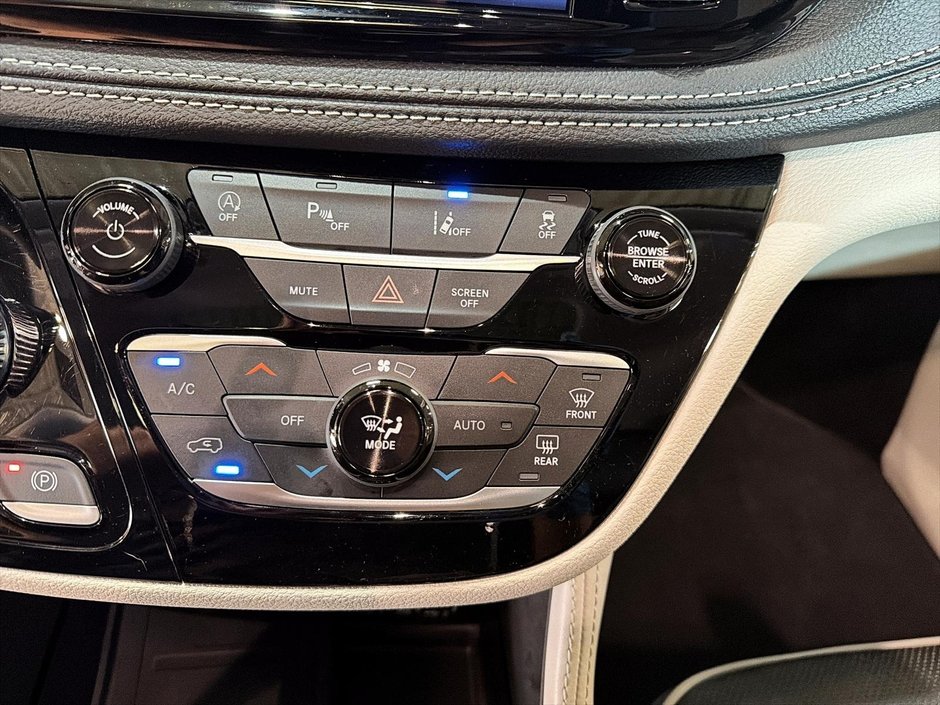 2024 Chrysler Pacifica Limited **PANORAMIQUE SUNROOF  + NAVIGATION***