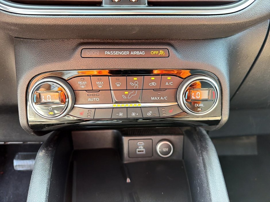 Ford Escape Titanium Hybrid 2021 AWD + Toit ouvrant + Cuir + Camera de recul