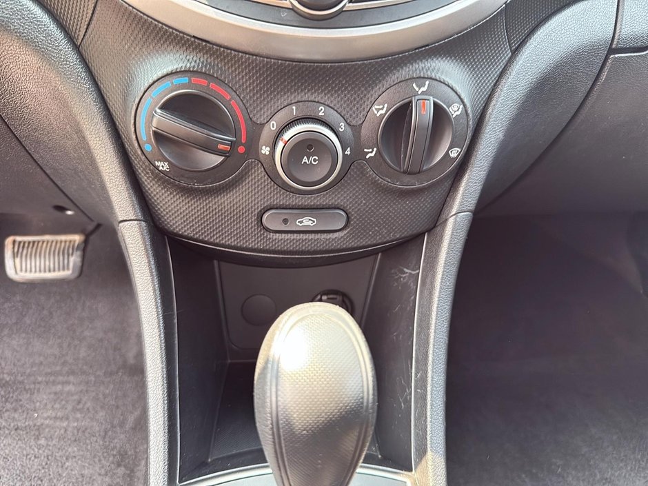 2016 Hyundai Accent LE-13