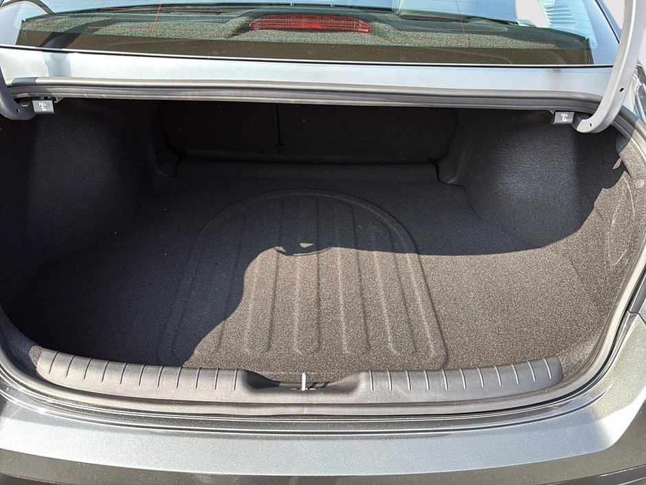 Hyundai Elantra Hybrid Luxury 2025 Toit ouvrant + Navi + cuir