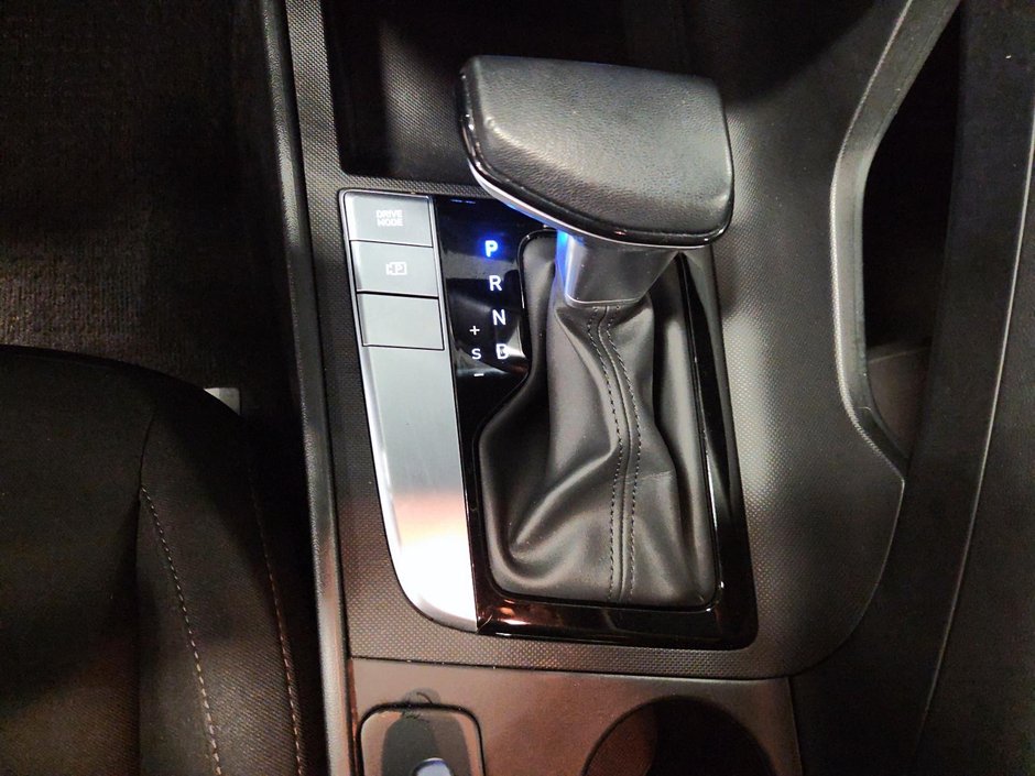 Hyundai Elantra Preferred  Ensemble Tech 2025 | TOIT-OUVRANT - CUIR - APPLECARPLAY |