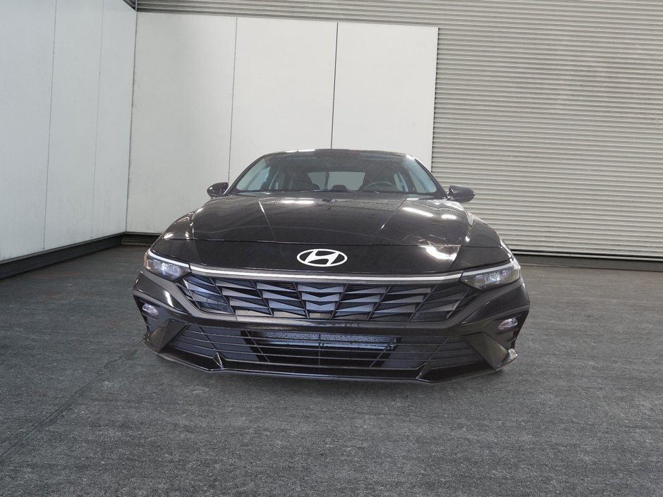 Hyundai Elantra Preferred  Ensemble Tech 2025 | TOIT-OUVRANT - CUIR - APPLECARPLAY |