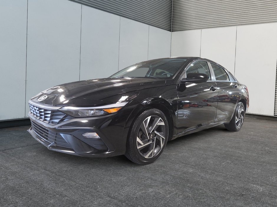 Hyundai Elantra Preferred  Ensemble Tech 2025 | TOIT-OUVRANT - CUIR - APPLECARPLAY |