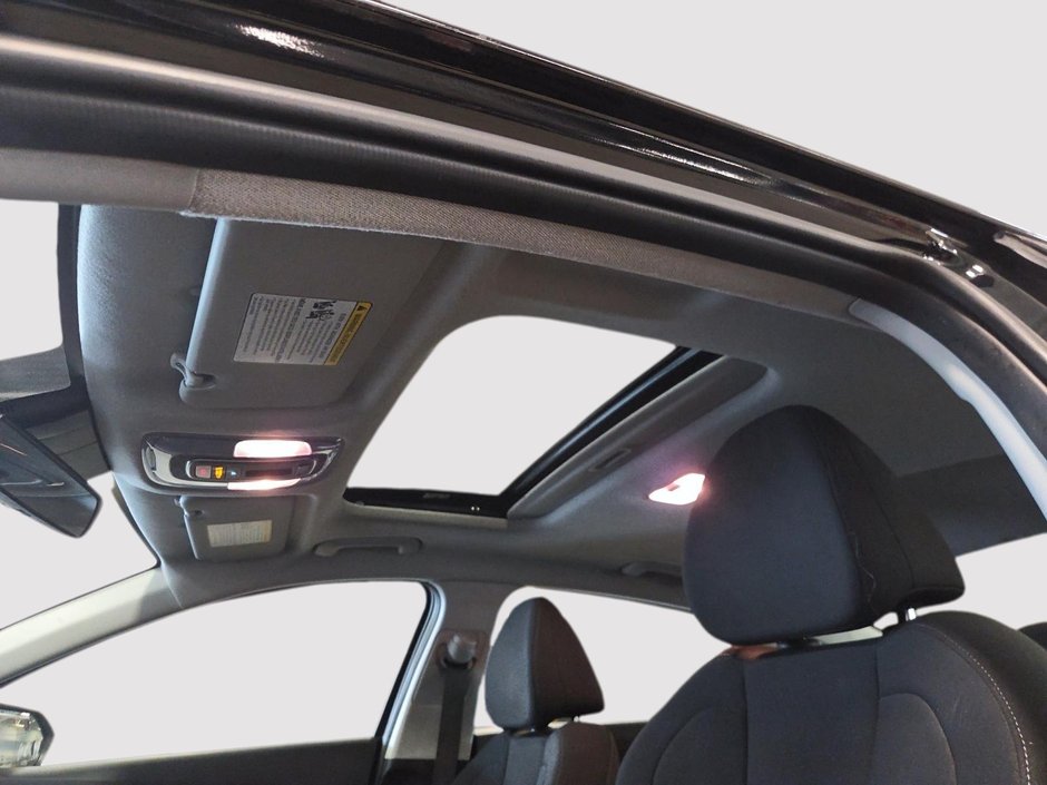 Hyundai Elantra Preferred  Ensemble Tech 2025 | TOIT-OUVRANT - CUIR - APPLECARPLAY |