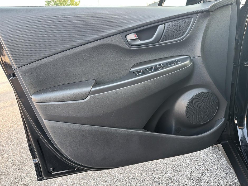 2023 Hyundai Kona Essential-10