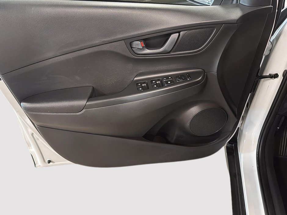 Hyundai Kona Essential 2023-10
