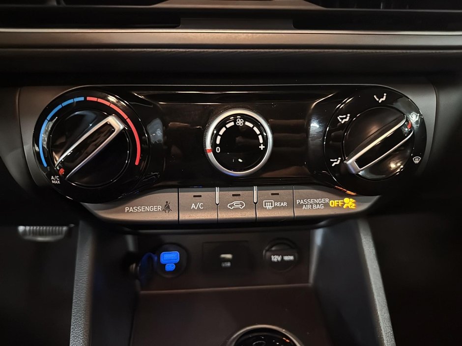Hyundai Kona Essential 2023-13