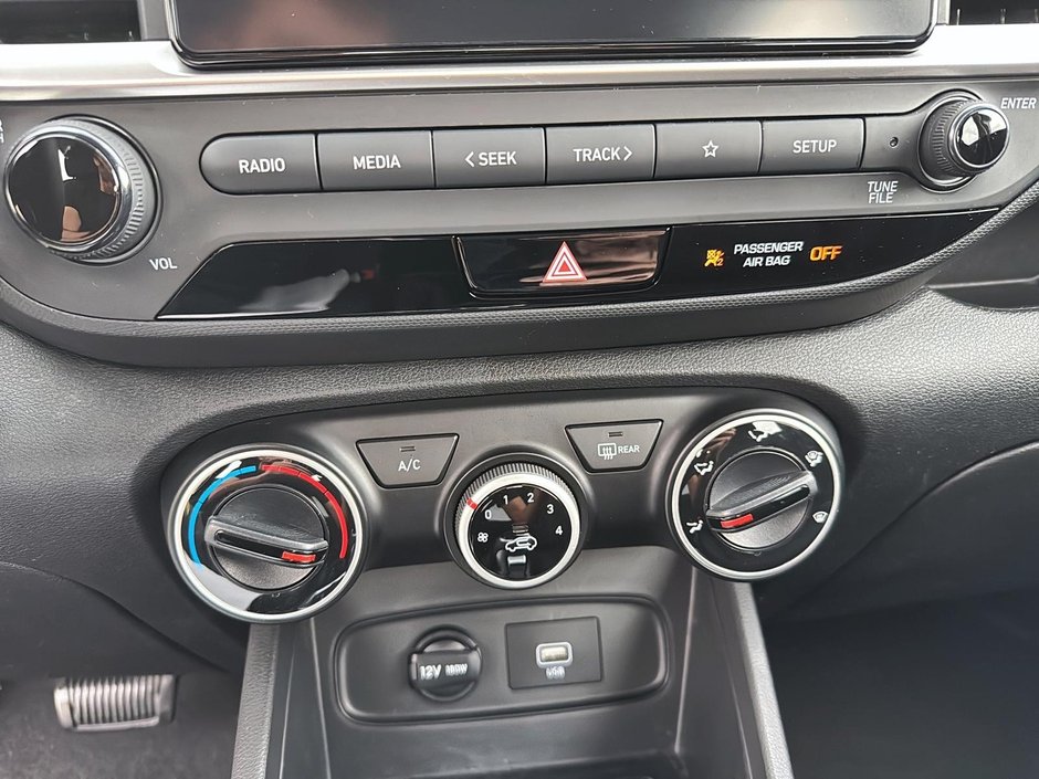 Hyundai Venue Essential 2021-13