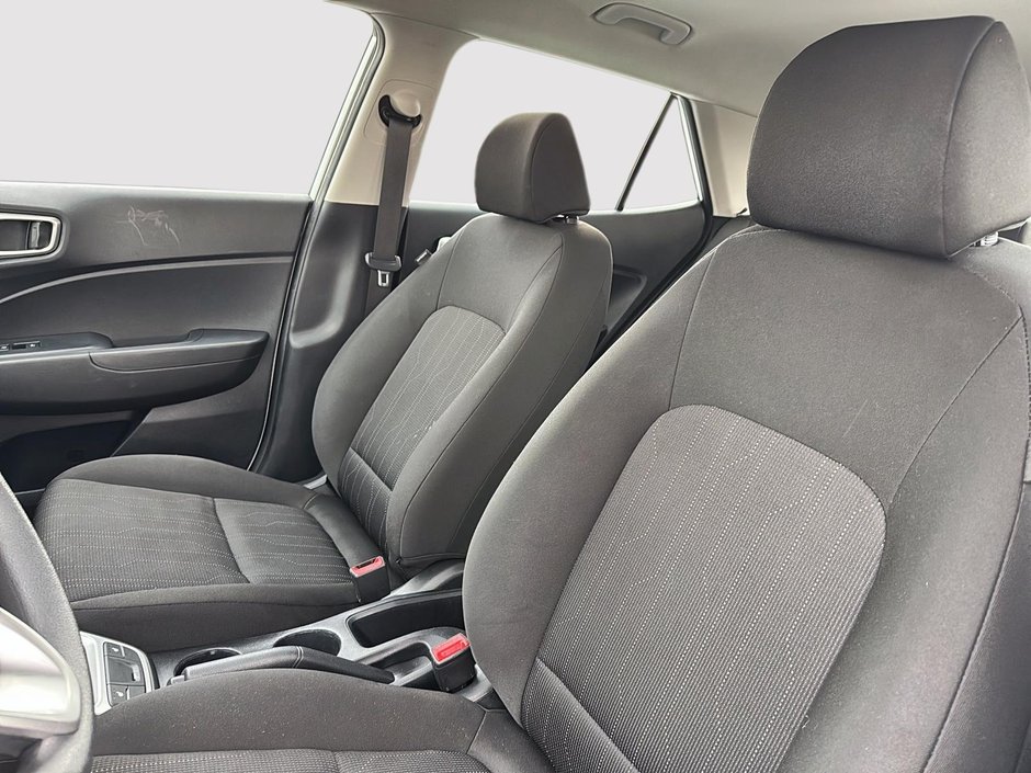 Hyundai Venue Essential 2021-8