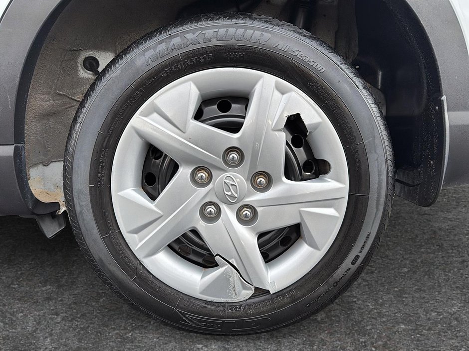 Hyundai Venue Essential 2021-6