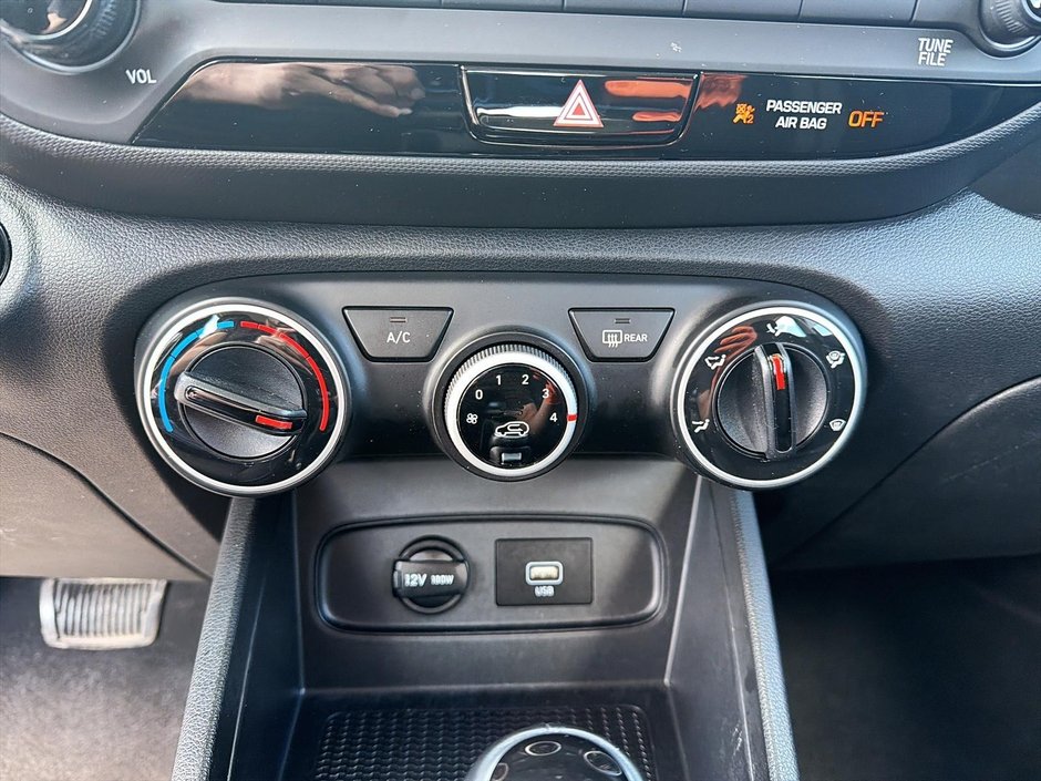 2021 Hyundai Venue Preferred Heated seats + Back up camera