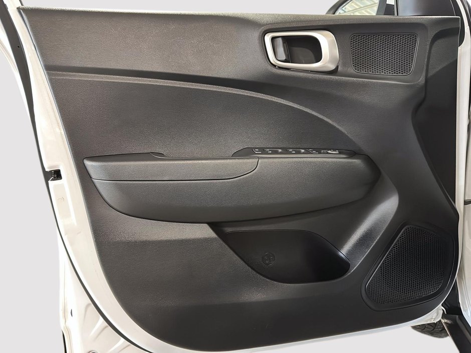 2022 Hyundai Venue Essential-10