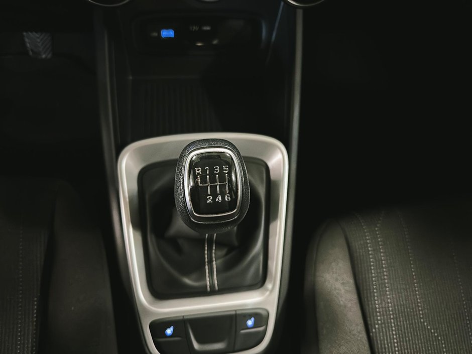 2022 Hyundai Venue Essential-14