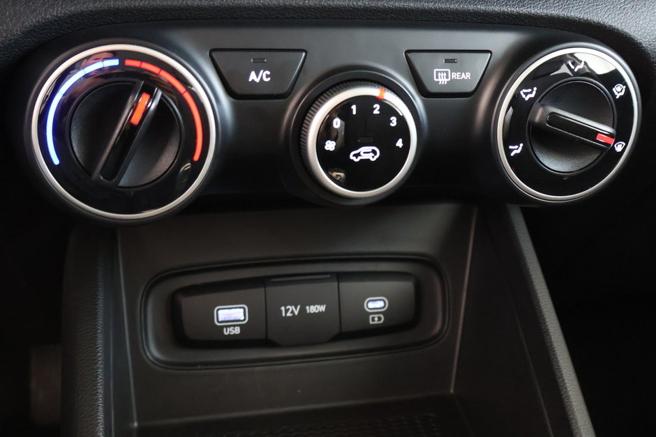 2023 Hyundai Venue ESSENTIEL | LIKE NEW ! |