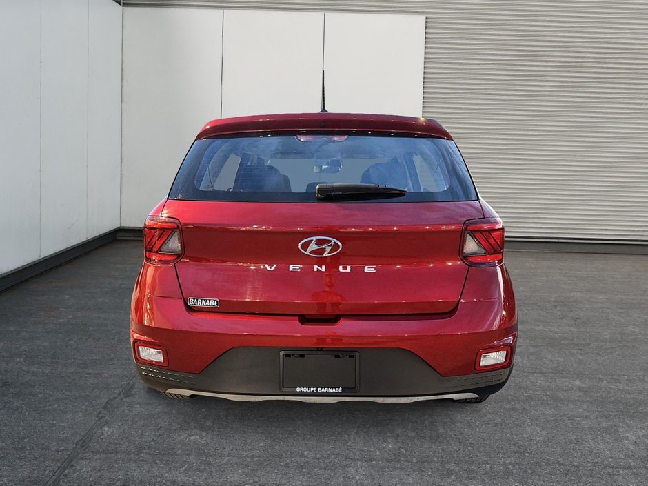 2023 Hyundai Venue Essential Heated seats + Reversing camera + CarPlay