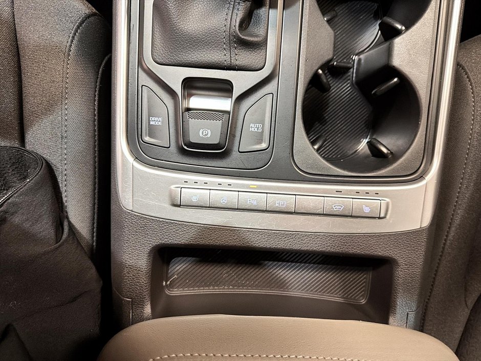 2025 Kia Carnival LX + Heated seats + Back up Camera