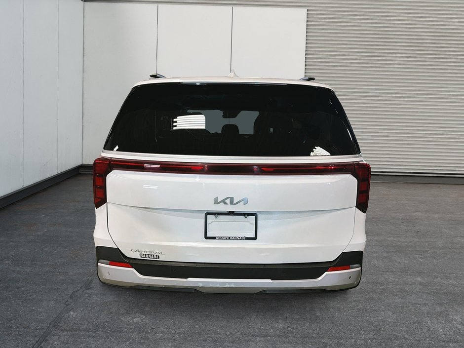 2025 Kia Carnival LX + Heated seats + Back up Camera