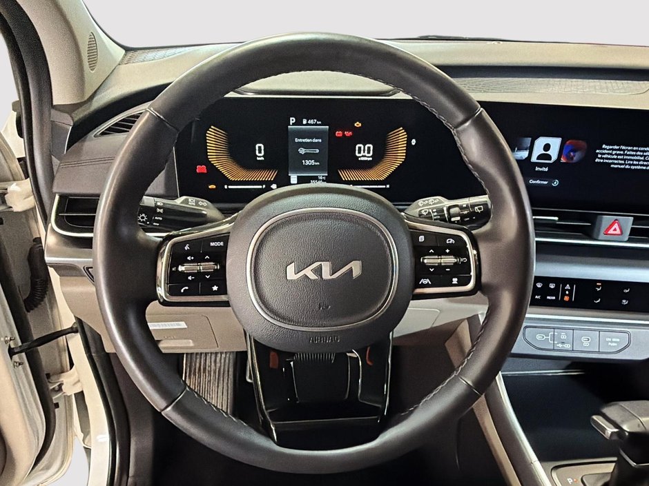 2025 Kia Carnival LX + Heated seats + Back up Camera