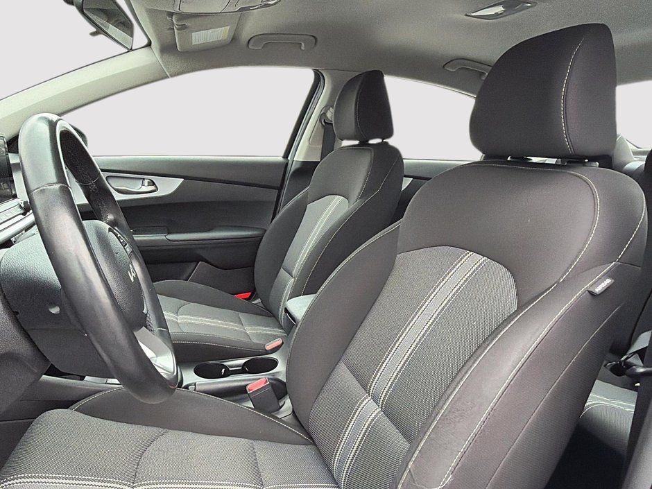 2022 Kia Forte LX Heated seats + Back up Camera