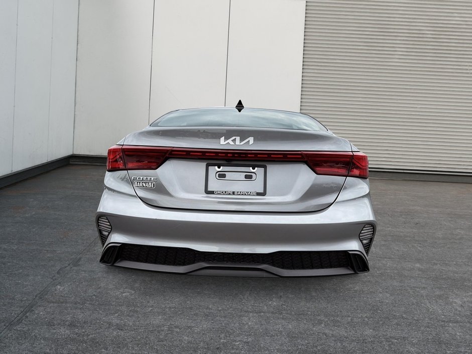 2022 Kia Forte LX Heated seats + Back up Camera