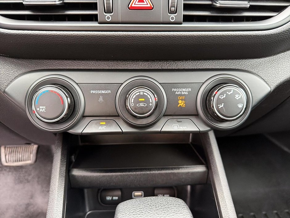 2022 Kia Forte LX Heated seats + Back up Camera