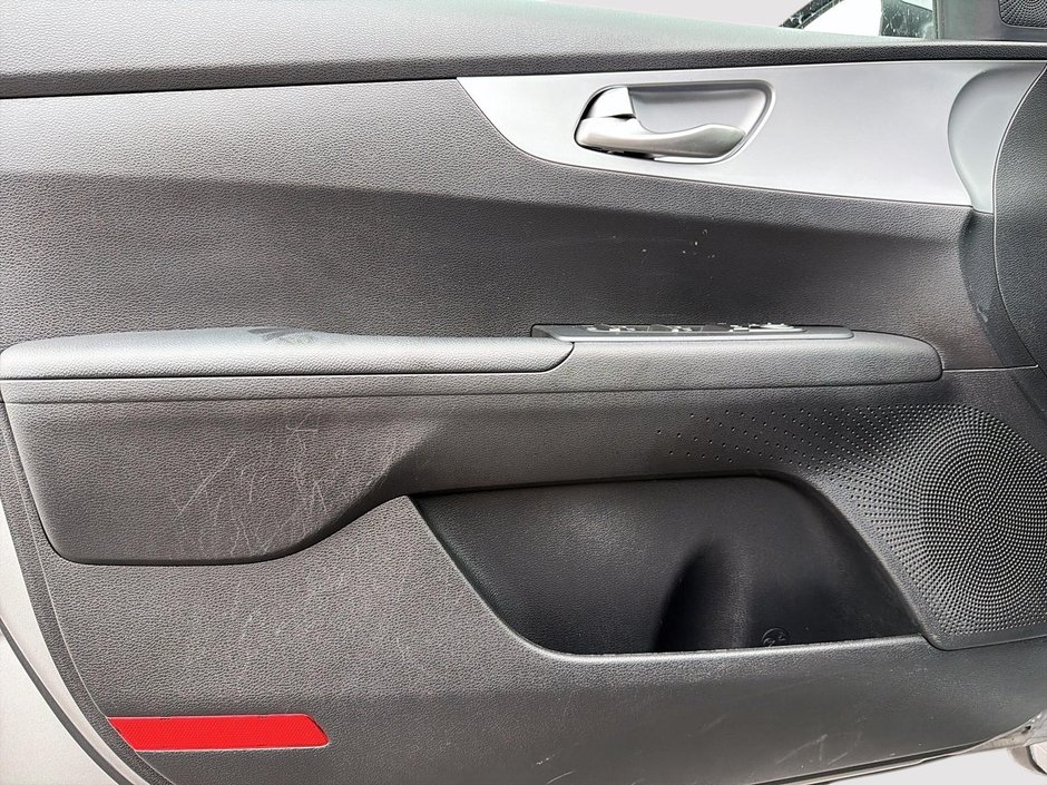 2022 Kia Forte LX Heated seats + Back up Camera