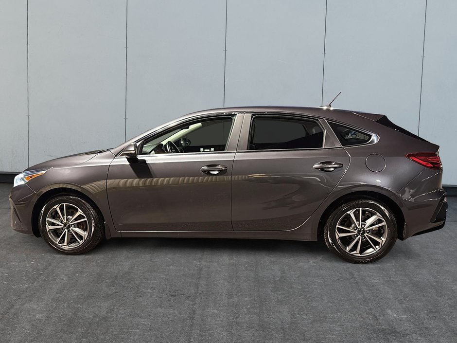 Kia Forte5 EX 2022 Volant chauffant - Sièges chauffants - Apple Car Play